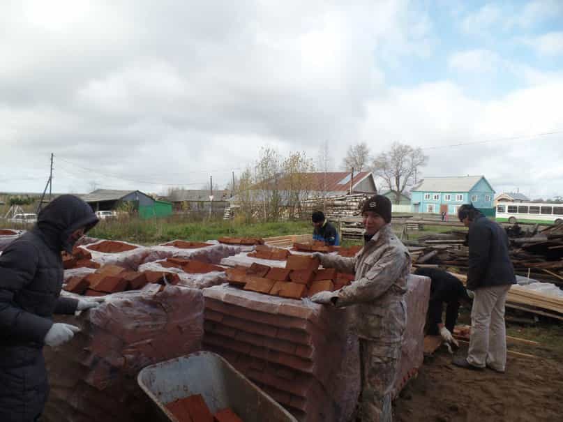 Потрудились на колокольне Троицкой церкви в Медянах