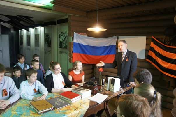 Учащиеся школ г. Кирова рассмотрели историю Георгиевской ленты