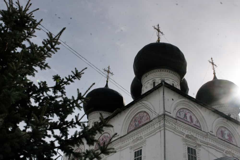 В праздник Входа Господня в Иерусалим митрополит Вятский и Слободской Марк совершил Божественную Литургию в Успенском кафедральном соборе г. Кирова