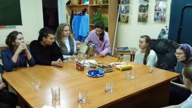 Продолжаются молодежные встречи при храме Великомученика и целителя Пантелеимона города Кирова