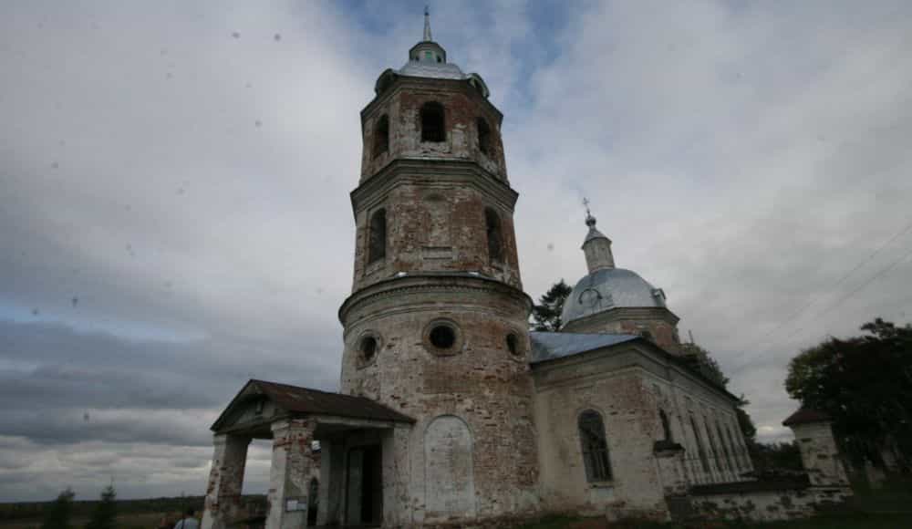 Из храма Живоначальной Троицы в с. Истобенске вынесли восемь старинных икон