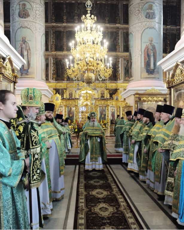 В день памяти преподобного Трифона Вятского митрополит Марк совершил Божественную литургию в Успенском соборе г. Кирова