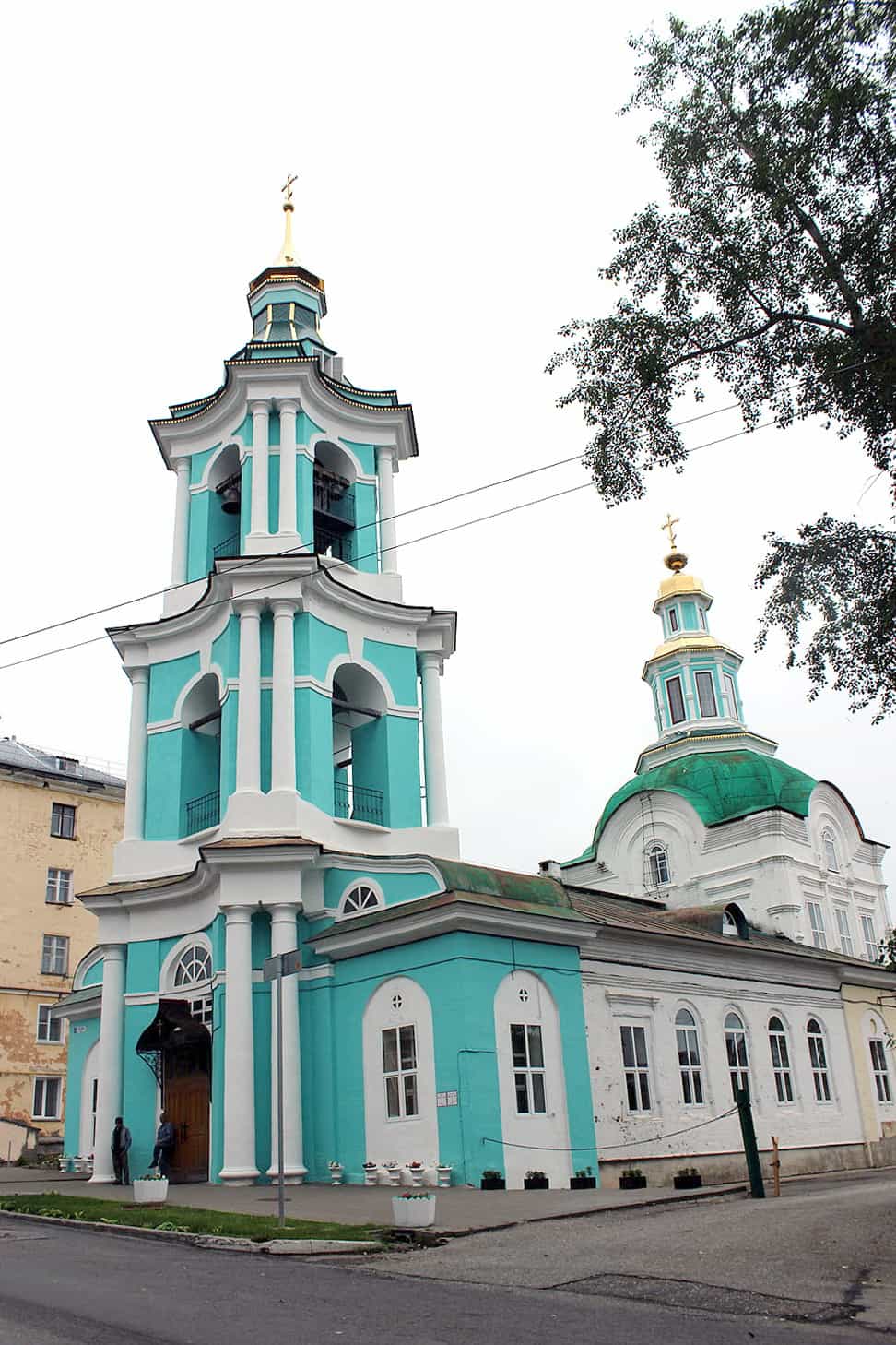 Божественная литургия архиерейским чином в Царево-Константиновской Знаменской церкви