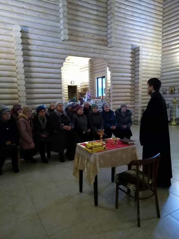В храме Великомученика Георгия пгт Мирный прошло занятие по изучению Литургии