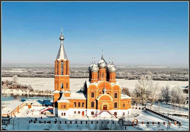 В Кирово-Чепецке состоялась торжественная встреча иконы преподобных отцов Серафима Саровского и Гавриила Самтаврийского с частицами их святых мощей