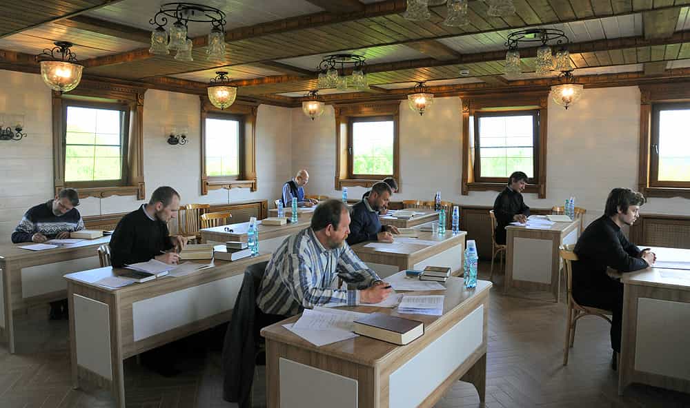 Студенты Вятского Духовного училища успешно сдали междисциплинарный итоговый экзамен