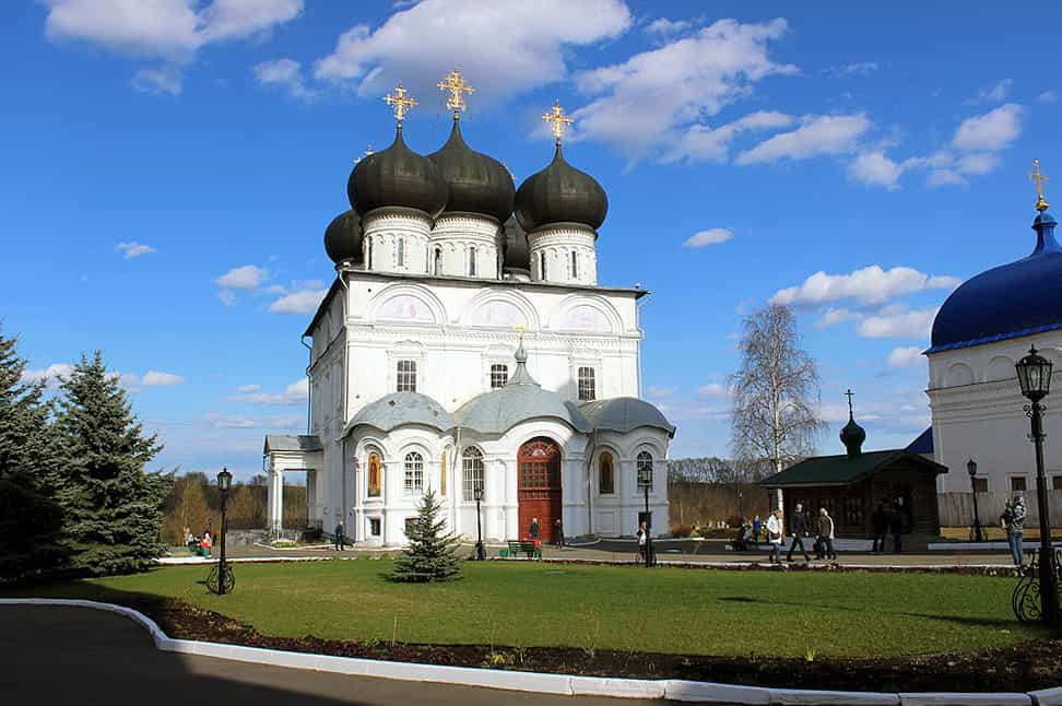 Пасхальная Великая вечерня в Свято-Успенском кафедральном соборе в Кирове