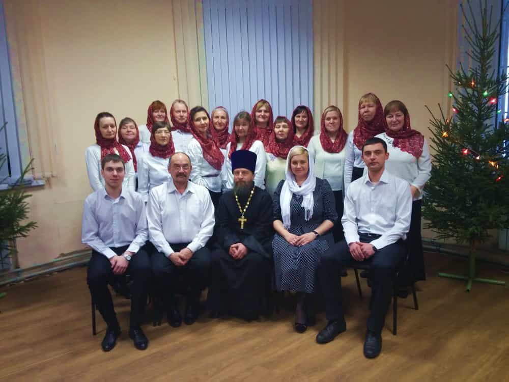 Прихожане поют Литургию