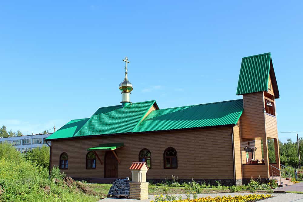 Митрополит Марк возглавил всенощное бдение в Никольском храме поселка Домостроитель