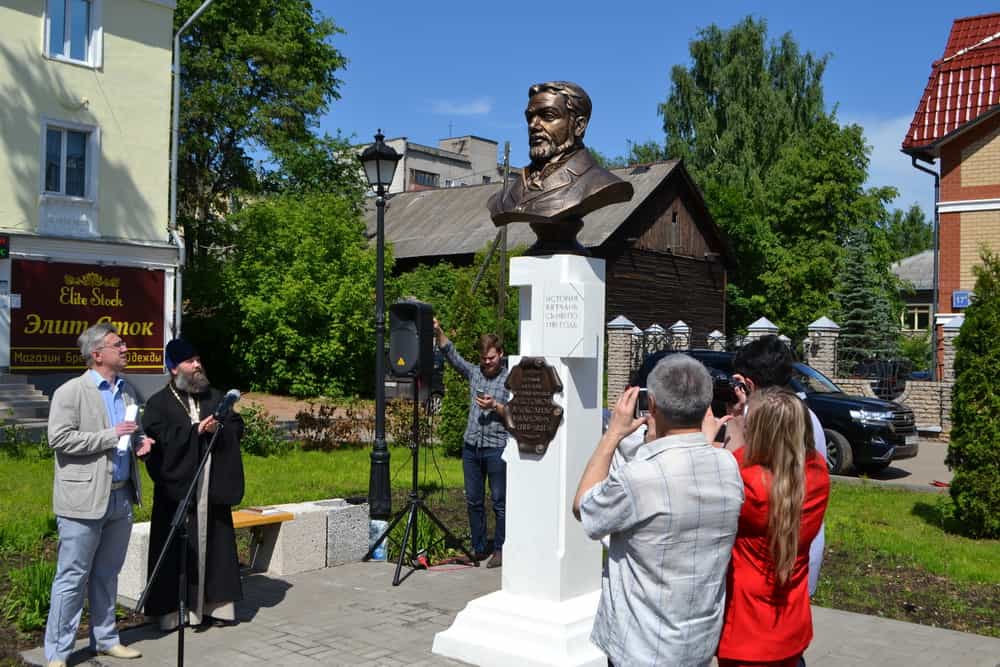 Выпускнику Вятской Духовной семинарии в Кирове установлен памятник