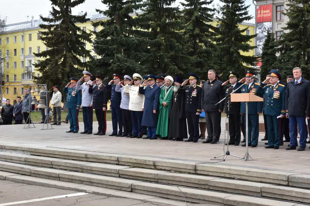 Представители Вятской Епархии приняли участие в торжественных мероприятиях на Театральной площади в праздник Великой Победы