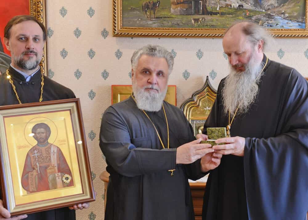 В дар Вятской земле от Пермской митрополии переданы частицы мощей священномучеников Григория Смирнова и Павла Аношкина