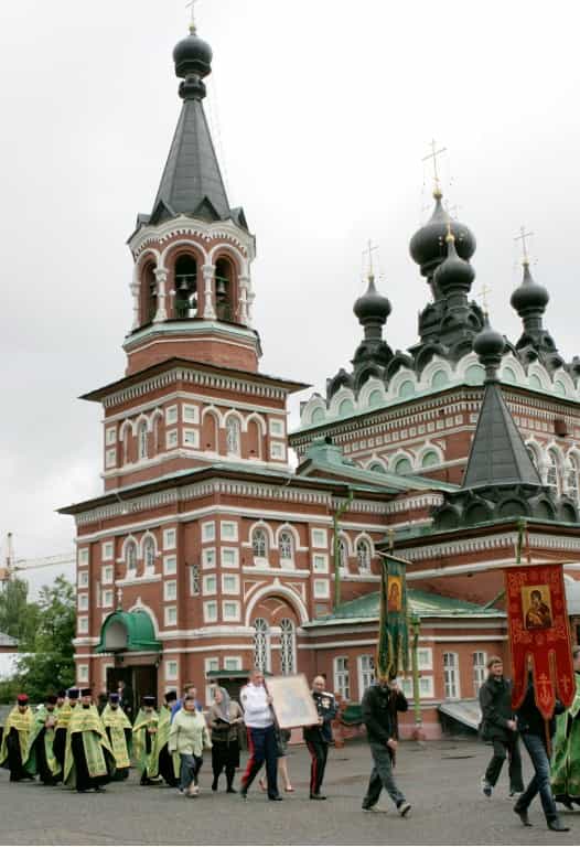 В Вятской Епархии крестным ходом отметили День рождения святого князя Александра Невского и День города