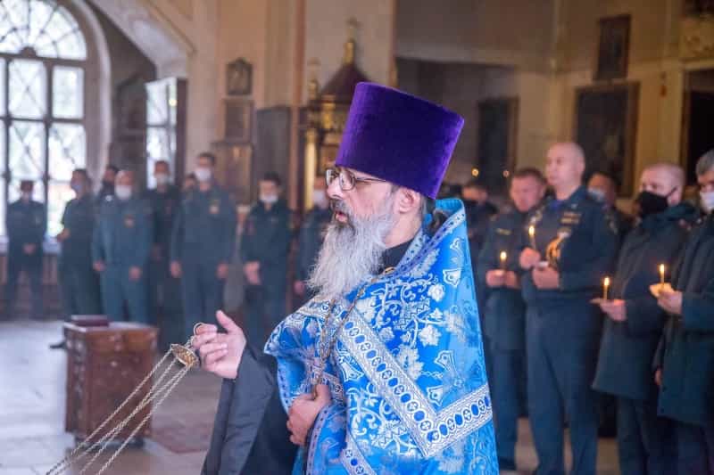 В Свято-Серафимовском Соборе совершался молебен перед иконой «Неопалимая Купина» и лития в память об усопших