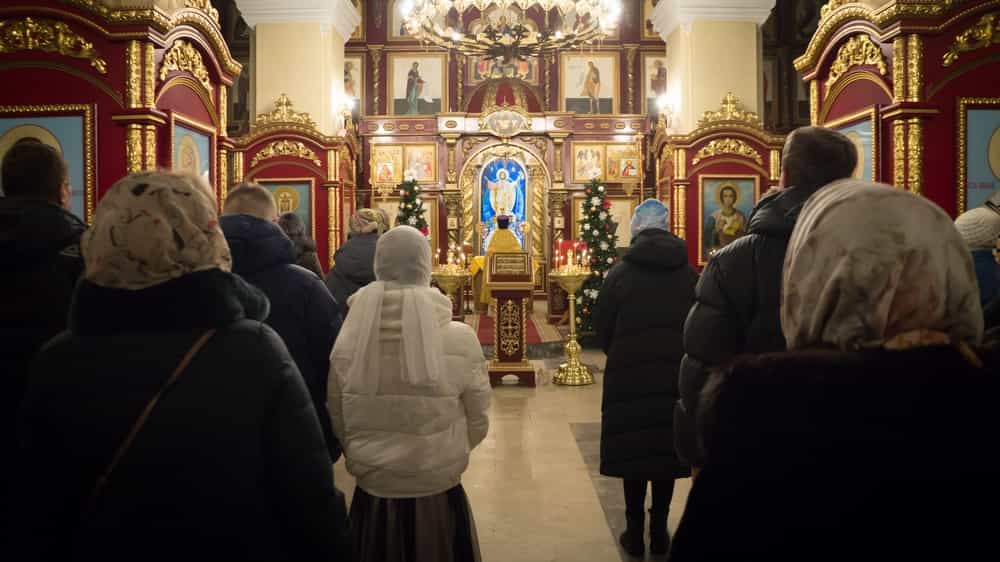 В храме Великомученика и целителя Пантелеимона города Кирова в новогоднюю ночь совершалась Литургия