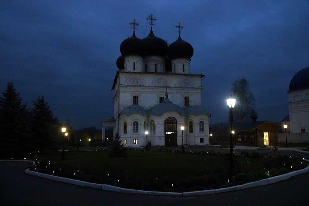 В Успенском кафедральном соборе совершились богослужения в праздник Покрова Пресвятой Богородицы