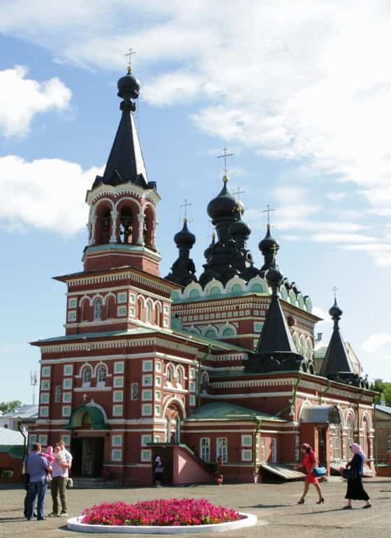 Митрополит Вятский и Слободской Марк возглавил праздничную службу в Свято-Серафимовском соборе