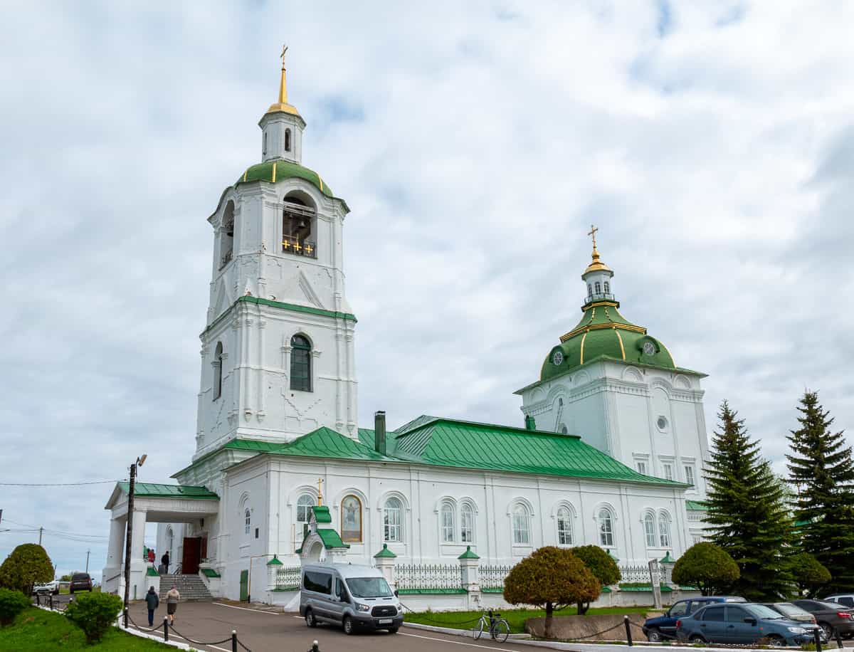Торжественное богослужение в Троицком храме села Быстрица