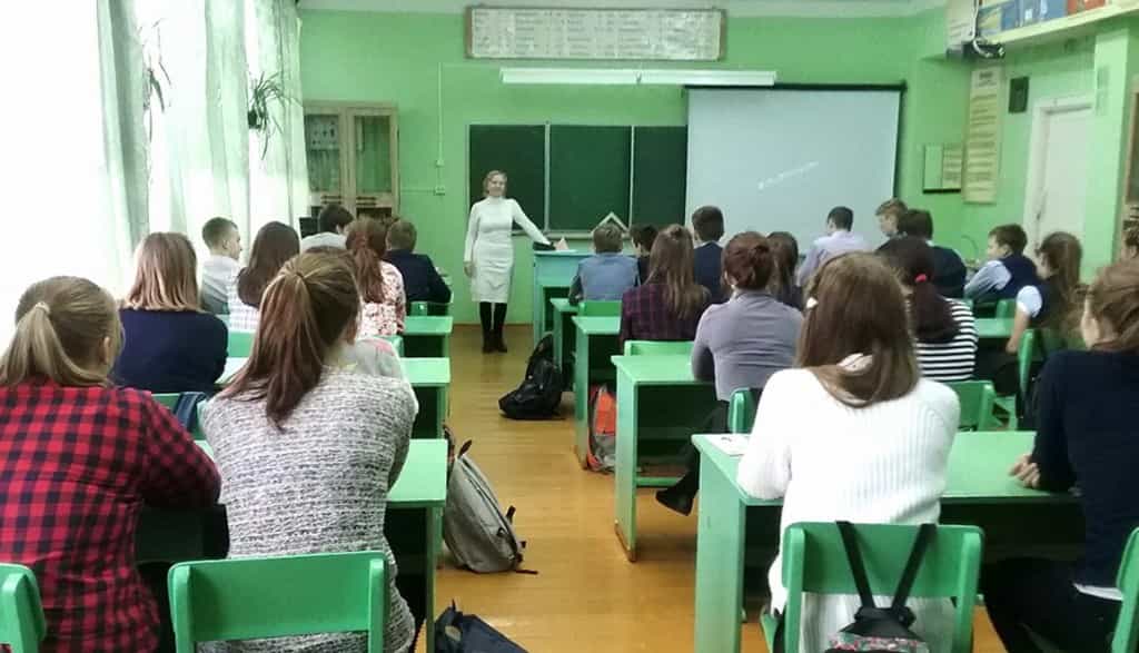 Центр «Моя семья» провел в Слободском благочинии цикл просветительских лекций для школьников