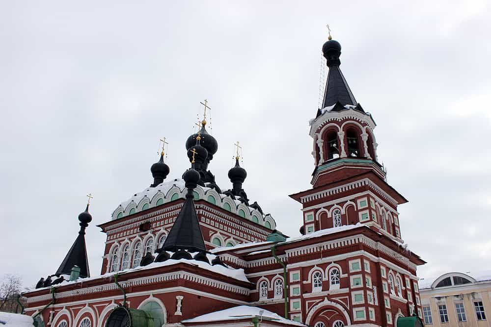 Литургия Преждеосвященных Даров в Свято-Серафимовском соборе города Кирова