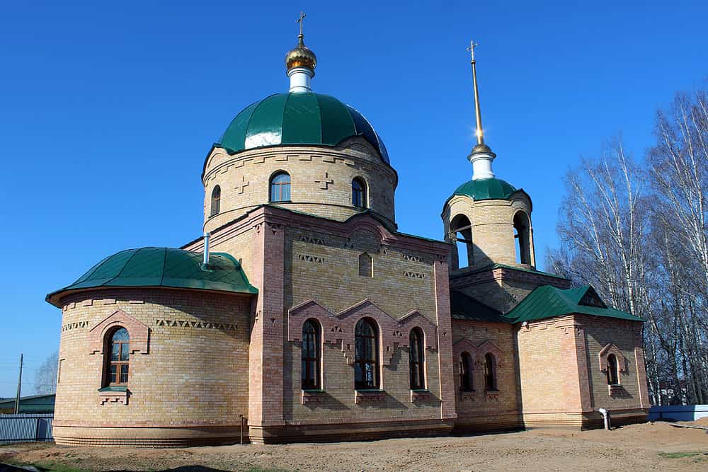 Богослужение архиерейским чином в престольный праздник храма святого Великомученика Георгия Победоносца поселка Юрья