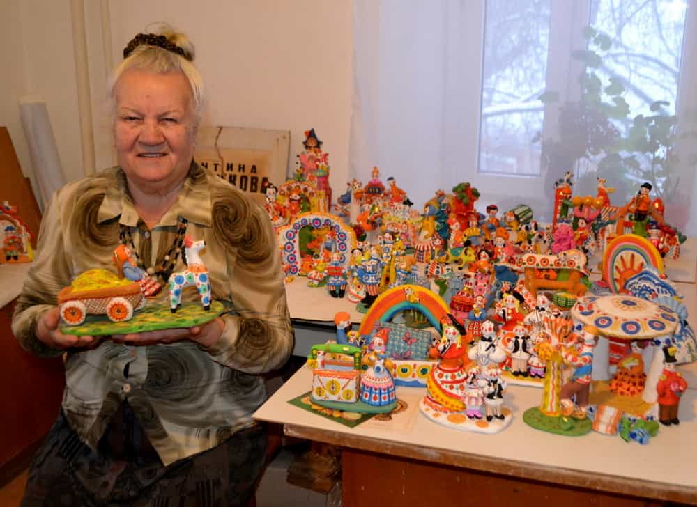 Хороводье дымковских красок