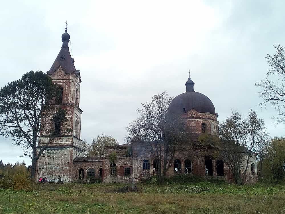 Молебен с акафистом в церкви Воздвижения Креста Господня села Анкушино