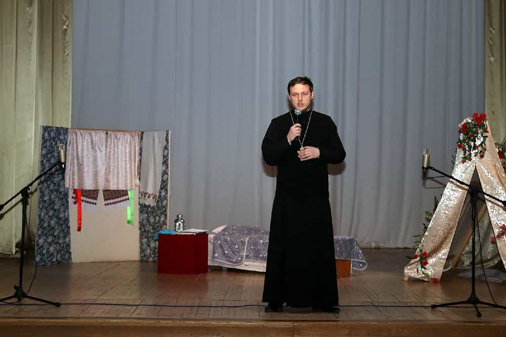 Благотворительный спектакль по мотивам сказки Г.Х. Андерсена «Пять горошин на Пасху» состоялся в Нижнеивкинском благочинии