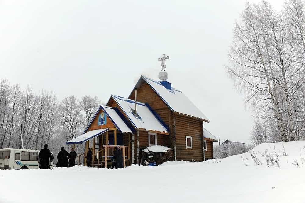 Митрополит Вятский и Слободской Марк возглавил служение первой Божественной литургии в возрожденном храме Покрова Пресвятой Богородицы села Шалегово
