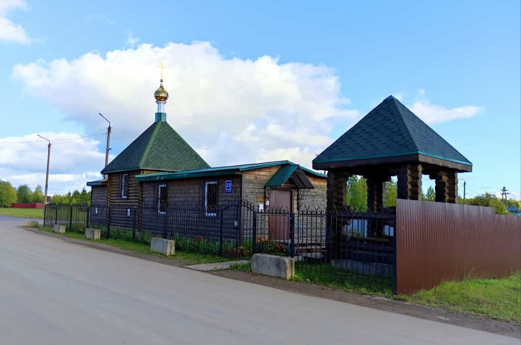 Торжественное богослужение в храме святых мучеников Хрисанфа и Дарии