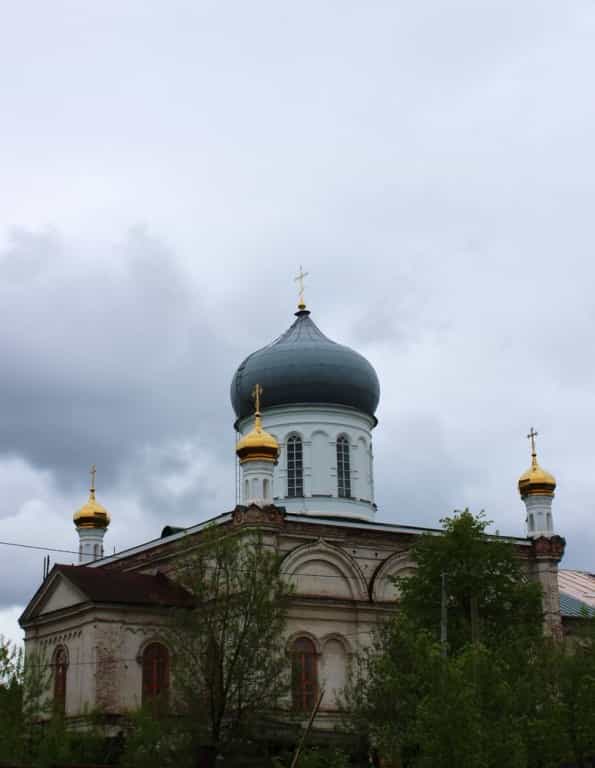 Торжественное богослужение в престольный праздник собора Сошествия Святого Духа города  Слободского