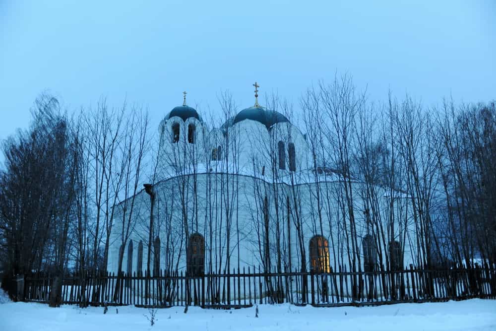В день памяти великомученицы Варвары в Никольском храме села Завертная Кукарского благочиния состоялась первая Божественная литургия архиерейским чином
