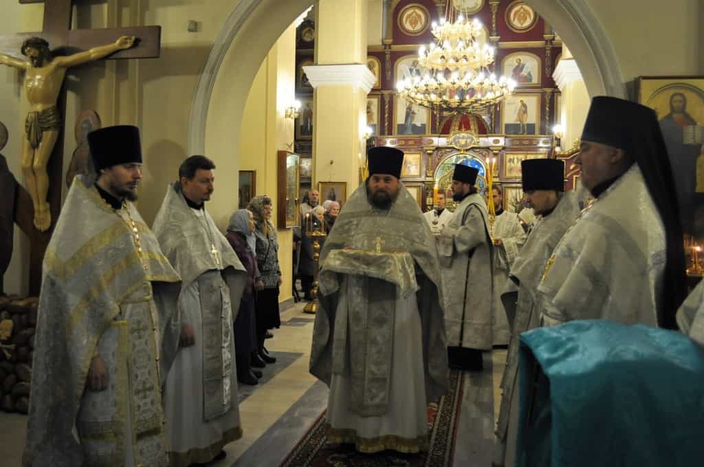 Митрополит Вятский и Слободской Марк в праздник Собора Пресвятой Богородицы возглавил Божественную литургию в храме Великомученика и целителя Пантелеимона г. Кирова