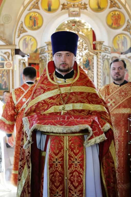 Митрополит Марк совершил Литургию в храме Пророка Илии