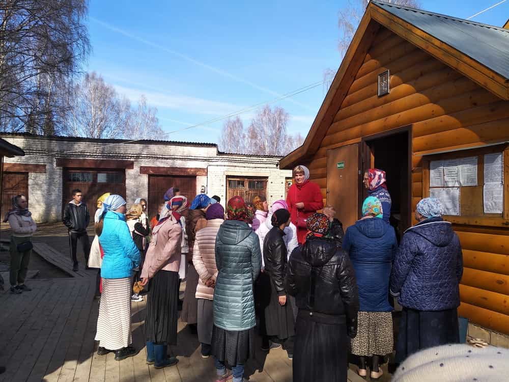 Паломники из города Кирова и Мурыгинского детского дома Вербное Воскресенье встретили в Великорецком подворье Трифонова монастыря