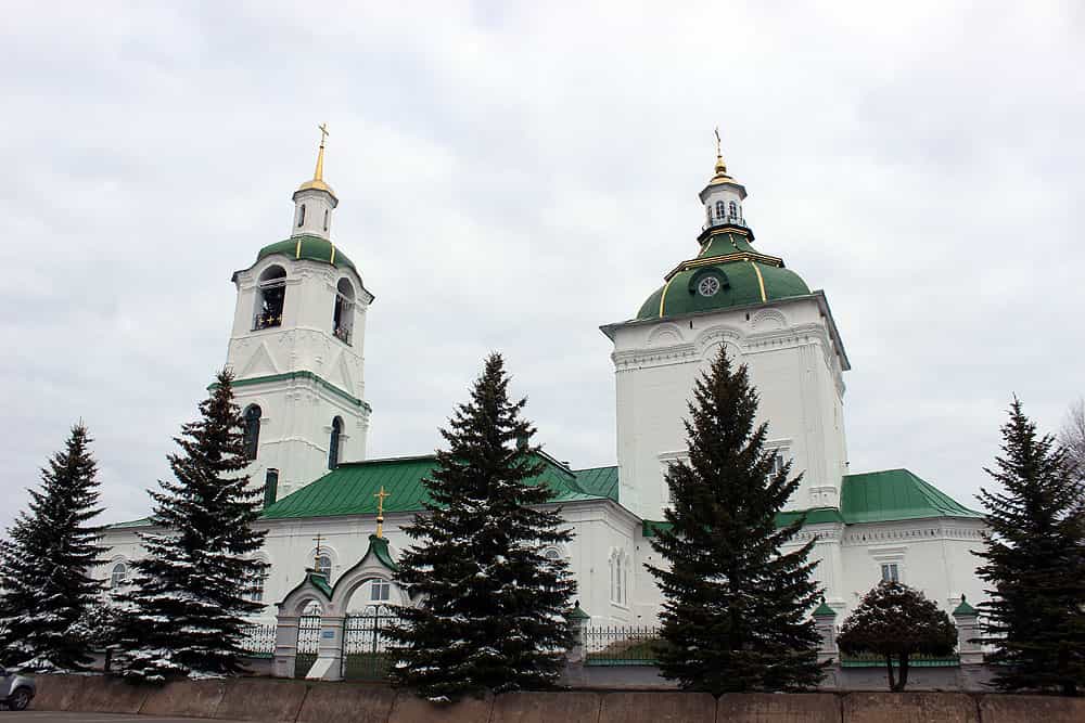 Торжественное пасхальное богослужение в Троицком храме села Быстрица