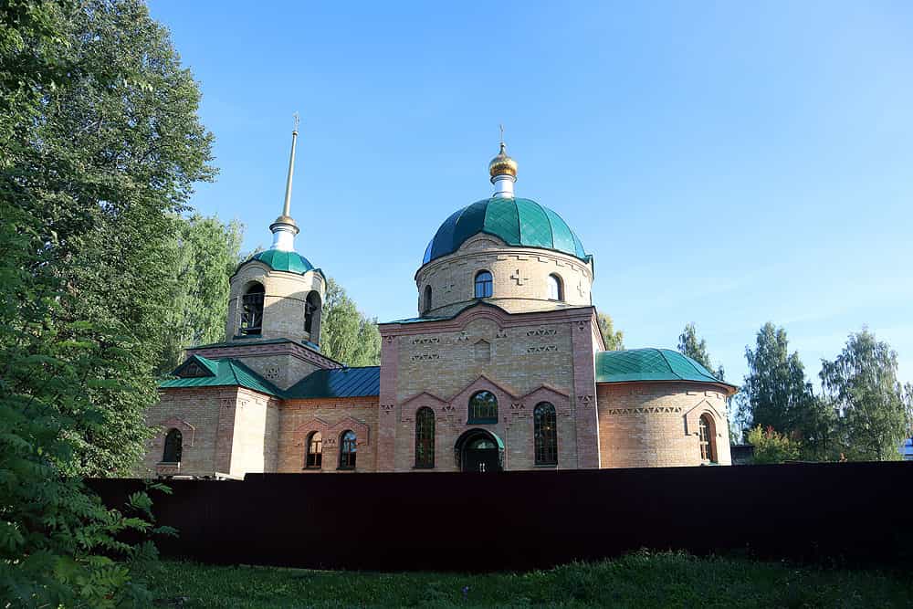 Праздничная Литургия в храме святого Георгия Победоносца поселка Юрья