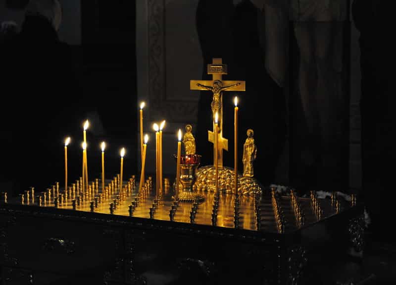 В Успенском соборе совершено праздничное всенощное бдение и отслужена панихида по почившим архипастырям, духовенству и мирянам