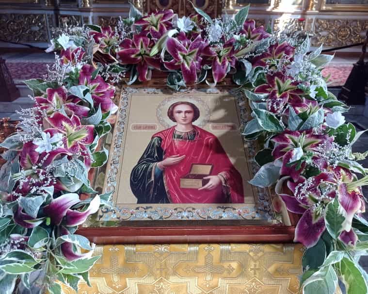 Святой Целитель всего мира – великомученик Пантелеимон