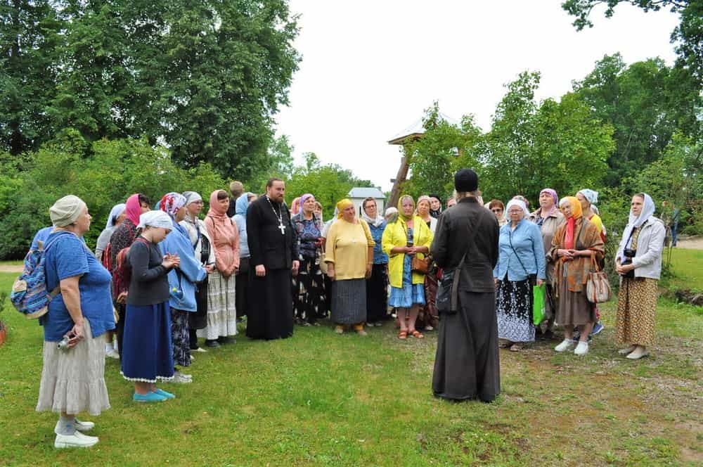 Кировские педагоги познакомились с православными святынями Псковской митрополии