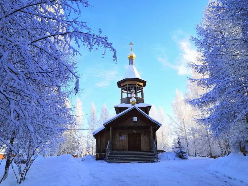 Освящение нового купола с крестом для входной группы храма