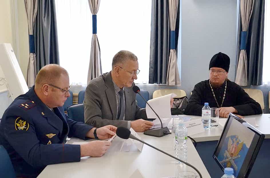 Круглый стол, посвященный вопросам духовно-пастырского окормления личного состава работников ФСИН России по Кировской области и осужденных