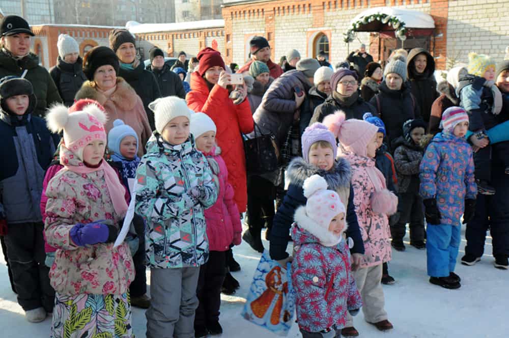 Детский праздник масленицы на приходе Всехсвятского собора города Кирово-Чепецка