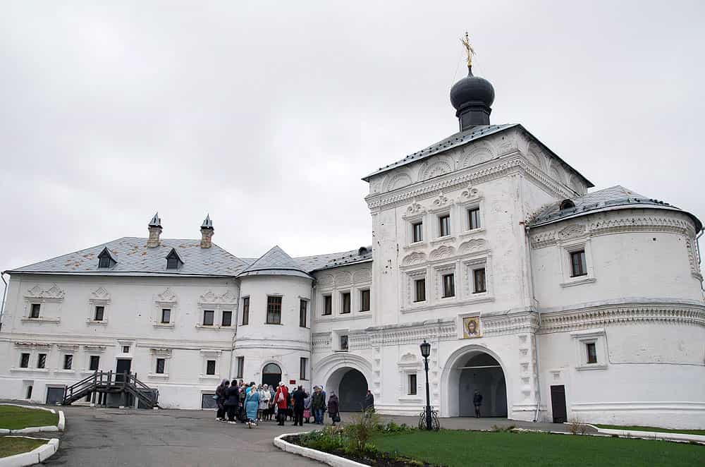 Экскурсия по храмам и монастырям города Кирова для глухих и слабослышащих