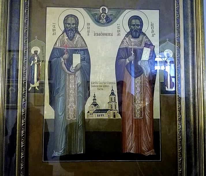 Специально для Царево-Константиновской Знаменской церкви города Кирова была написана икона священномучеников Николая и Александра Агафонниковых