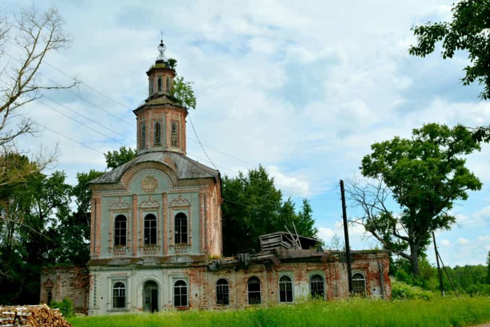 В церкви Троицы Живоначальной села Раменье состоялся праздничный молебен