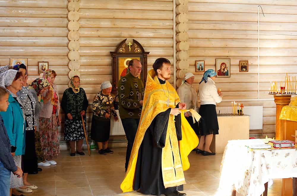 Первая Литургия в строящемся храме Великомученика Георгия Победоносца пгт Мирный