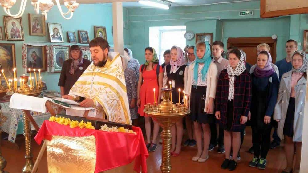 Молебен святым равноапостольным Кириллу и Мефодию в Троицком храме села Среднеивкино