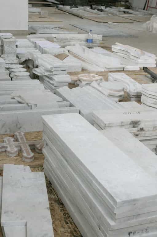 Начался монтаж мраморного иконостаса в храме в честь иконы Божией Матери «Всех скорбящих Радость»