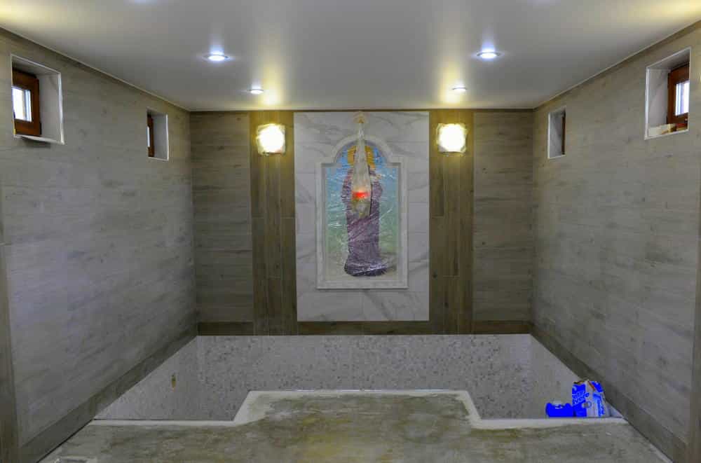 Продолжается ремонт купели на источнике прп. Трифона Вятского